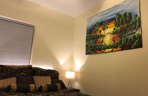 Lakeview Hotel | Urban Chicago Oasis