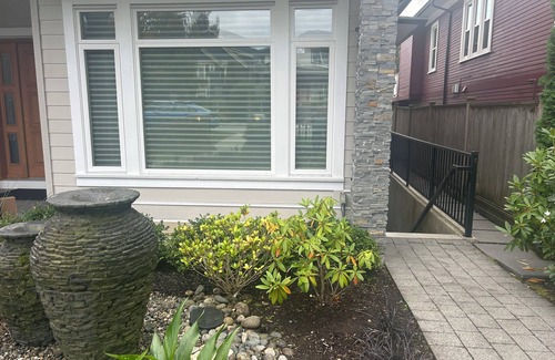 North Vancouver House | Urban /City Mountain Escape 🎿 🚵 - 2 Bedrooms (Your home away from home)