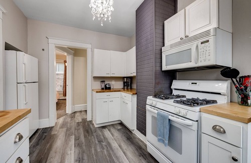 Whittier Apartment | Urban Comfort 5BR Home Base Minneapolis Living!