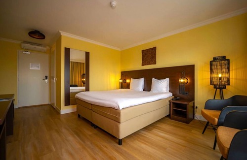 Vlissingen Hotel | Urban Comfort Meets Coastal Relaxation! Free Breakfast, Sea View!