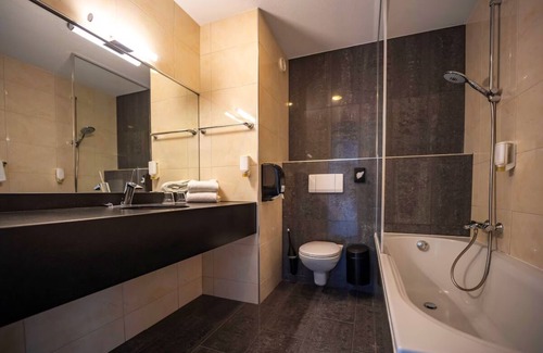 Vlissingen Hotel | Urban Comfort Meets Coastal Relaxation! Free Breakfast, Sea View!