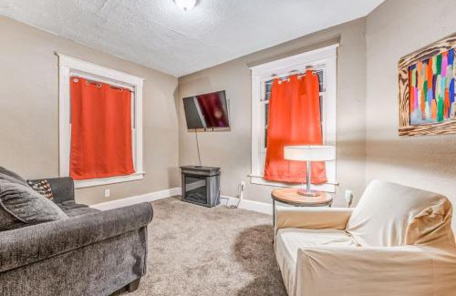 Midtown Apartment | Urban Comfort Nook - Walk to Overton Park
