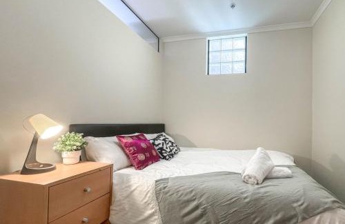 Chinatown Apartment | Urban Compact Stylish 2B1B - CBD