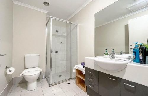 Chinatown Apartment | Urban Compact Stylish 2B1B - CBD