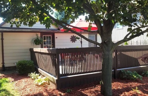 Niagara Falls House | Urban Cottage 1BR Mins Away Clifton Hill, Niagara