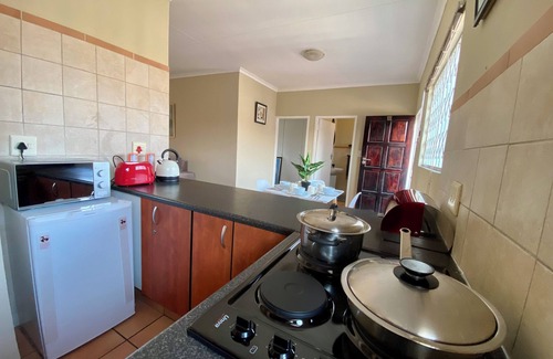 Greater Johannesburg Metropolitan Area Apartment | Urban Cozy Oasis