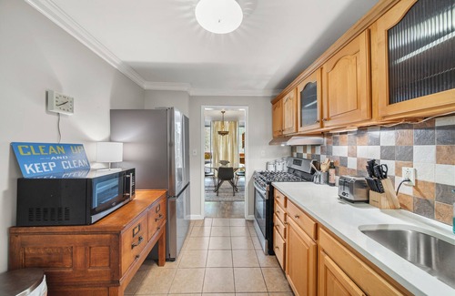 Downtown Atlanta Apartment | Urban-Eclectic Downtown Condo w Parking, sleeps 4