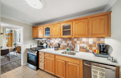 Downtown Atlanta Apartment | Urban-Eclectic Downtown Condo w Parking, sleeps 4