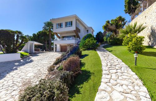 Vista Hermosa Villa | Urban Elegance by Fidalsa