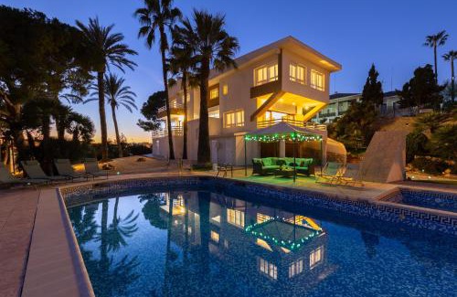 Vista Hermosa Villa | Urban Elegance by Fidalsa