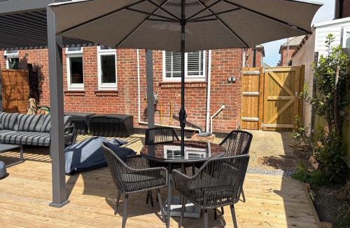 Southampton Apartment | Urban Escape Entire Apartment Near Uni and Hospital