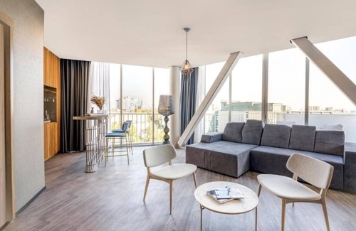 Hipodromo Hotel | Urban Escape: Pets Allowed, Nightclub & Shuttle, Parque México!