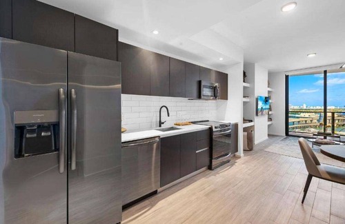 Downtown Miami Hotel | Urban Escape - Two Spacious 3BR Suite with Stunning City Views