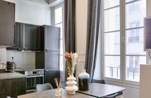 Strasbourg -Saint-Denis Apartment | Urban Flat 44 - Charming Parisian Apartment in Montorgueil