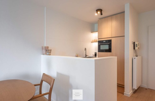 Duinbergen Apartment | Urban Floor, a sea breeze and beach around the corner in exclusive Duinbergen