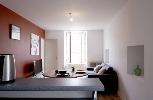 Segre House | Urban gîte ✰ 186m² ✰ center ✰ 3 T2 + 1 T3 (all bathroom/living room/kitchen) + terrace