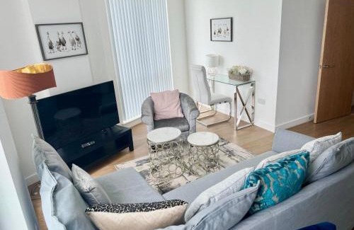 Bracknell Apartment | Urban Heaven with free parking