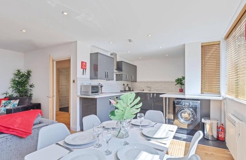 Kemptown Apartment | Urban Heights - two Bedroom two Bathroom Loft Style Apartment - Fast Wifi