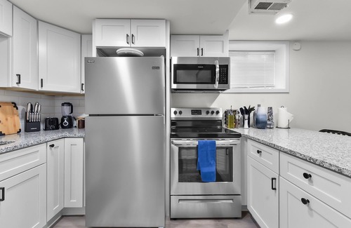 Midtown Crossing Apartment | Urban Hideaway: Cozy Contemporary Studio Apt 3