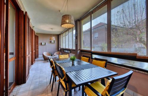 Limbiate Apartment | Urban House - un angolo di relax con terrazza in Lombardia