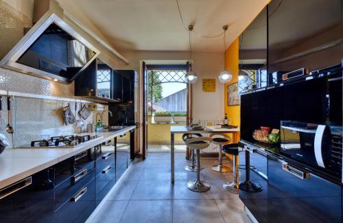 Limbiate Apartment | Urban House - un angolo di relax con terrazza in Lombardia