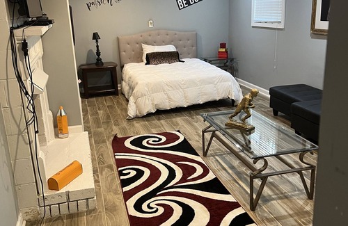 Clarkdale Bed & Breakfast | Urban Lake House