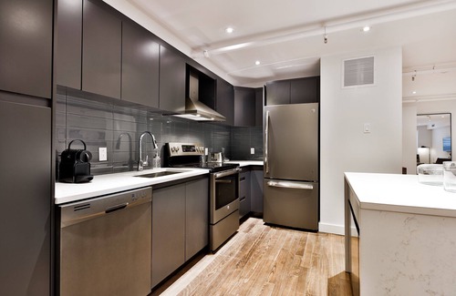 International District Apartment | Urban loft at the Saint François Xavier boutique -403