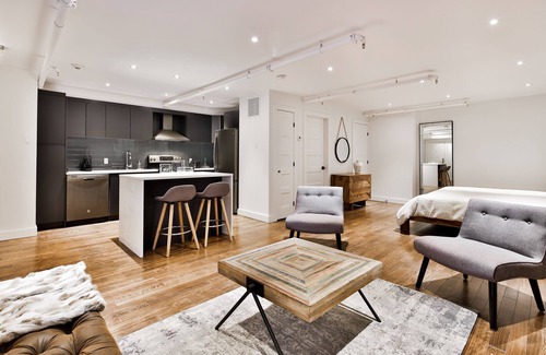 International District Apartment | Urban loft at the Saint François Xavier boutique -403