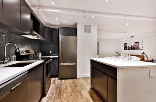 International District Apartment | Urban loft at the Saint François Xavier boutique -403