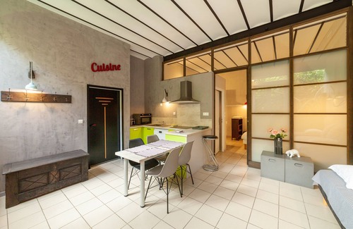 Blois Cottage | Urban loft with all comforts-Pool & Jacuzzi in summer-Accueil Vélos Motos
