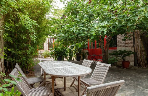 Blois Cottage | Urban loft with all comforts-Pool & Jacuzzi in summer-Accueil Vélos Motos