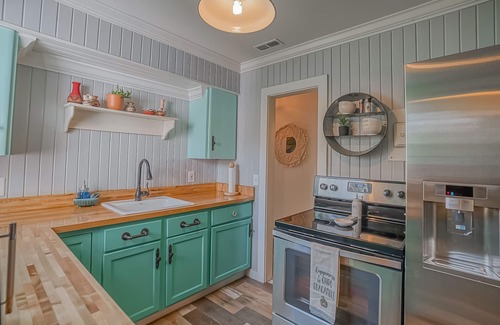 Burton House | Urban Nest Cottage - Book Now!