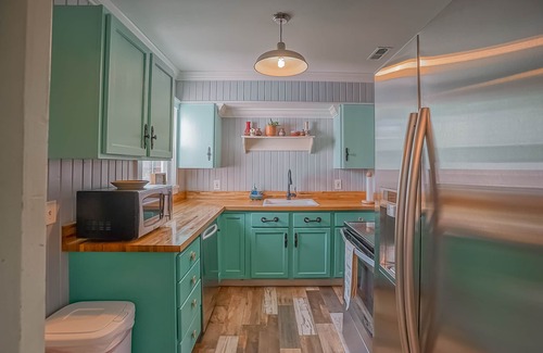 Burton House | Urban Nest Cottage - Book Now!