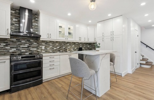 Mavis-Erindale House | Urban Nest Home 4bed 4bath | Parking | Baby Crib