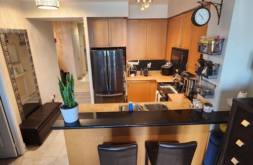 Downtown Mississauga Condo | Urban Oasis: 1BR City Centre/Parking Included