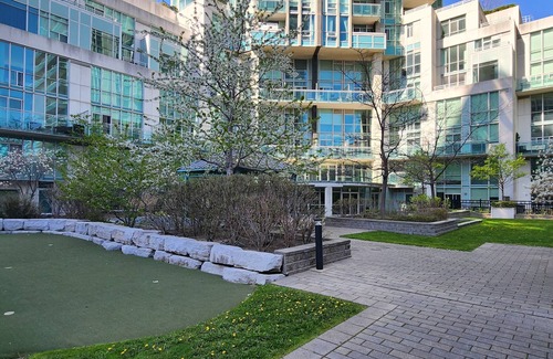 Downtown Mississauga Condo | Urban Oasis: 1BR City Centre/Parking Included