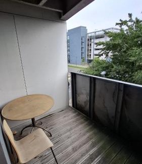 Chorlton-on-Medlock Apartment | Urban Oasis 2BR City Centre Apartment - Balcony