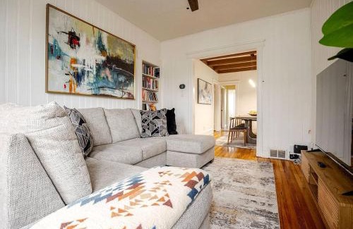 Jersey City Apartment | Urban Oasis 3BR Apt with Iconic WTC View
