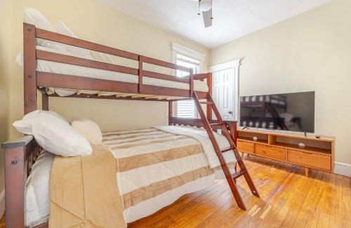 Jersey City Apartment | Urban Oasis 3BR Apt with Iconic WTC View