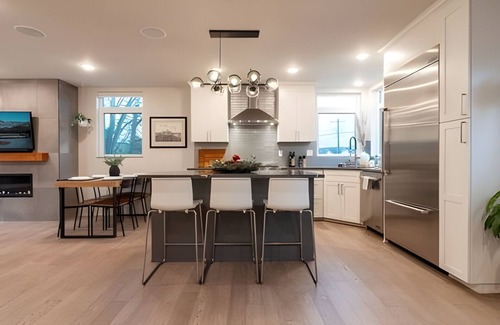 Mount Baker House | Urban Oasis: 3BR3BTH w/Rooftop and View, Fireplace