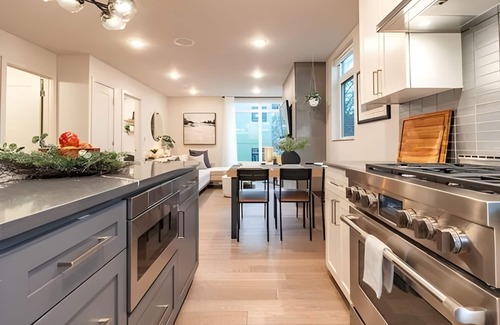 Mount Baker House | Urban Oasis: 3BR3BTH w/Rooftop and View, Fireplace