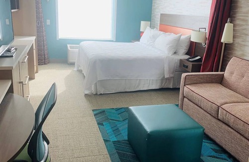 Wilmington Hotel | Urban Oasis! 4 Units w/FREE Breakfast and Kitchen! Pets Allowed, Parking!