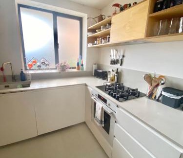 Clissold Apartment | Urban Oasis Chic 1BR Flat with Spacious Garden