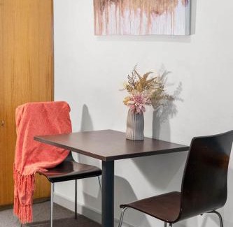 Adelaide Central Business District Hotel | Urban Oasis Chic CBD Suite with WiFi - Walkable