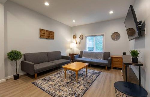 Mount Washington Apartment | Urban Oasis Easy City Access Brand New