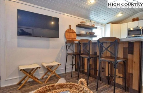 Boone Apartment | Urban Oasis on King Street!