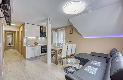 Zagreb Apartment | Urban Oasis With Terrace And Parking