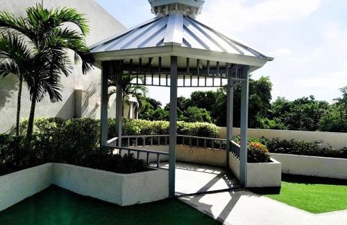 Eastwood Park Apartment | Urban Oasis - Your Modern Haven