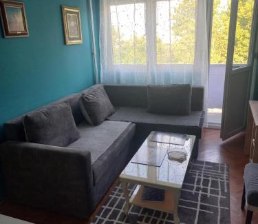 Zvezdara Apartment | Urban Panorama