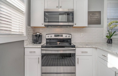 Nashville Cottage | Urban Pearl-2 Bedroom & Private Patio-in Midtown